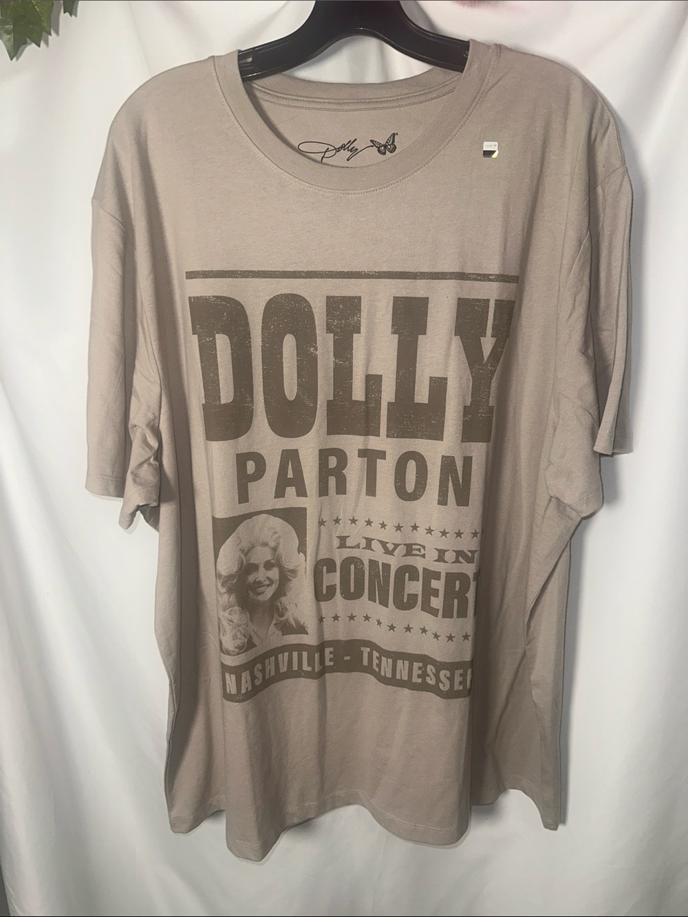 Dolly Parton Live In Concert Graphic Tee - Light Taupe